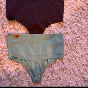 SEAMLESS SHAPE THONG  BRAND: Victoria’s Secret PINK